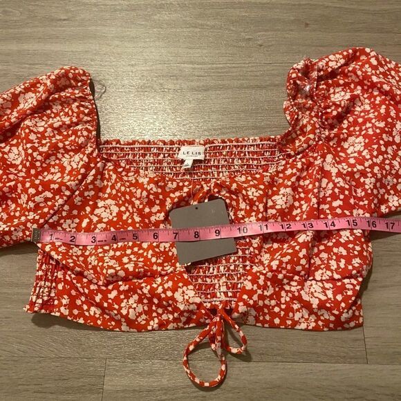 NWT LELIS collection floral short puffed sleeve extra cropped peekaboo top sz Lg - Picture 7 of 7